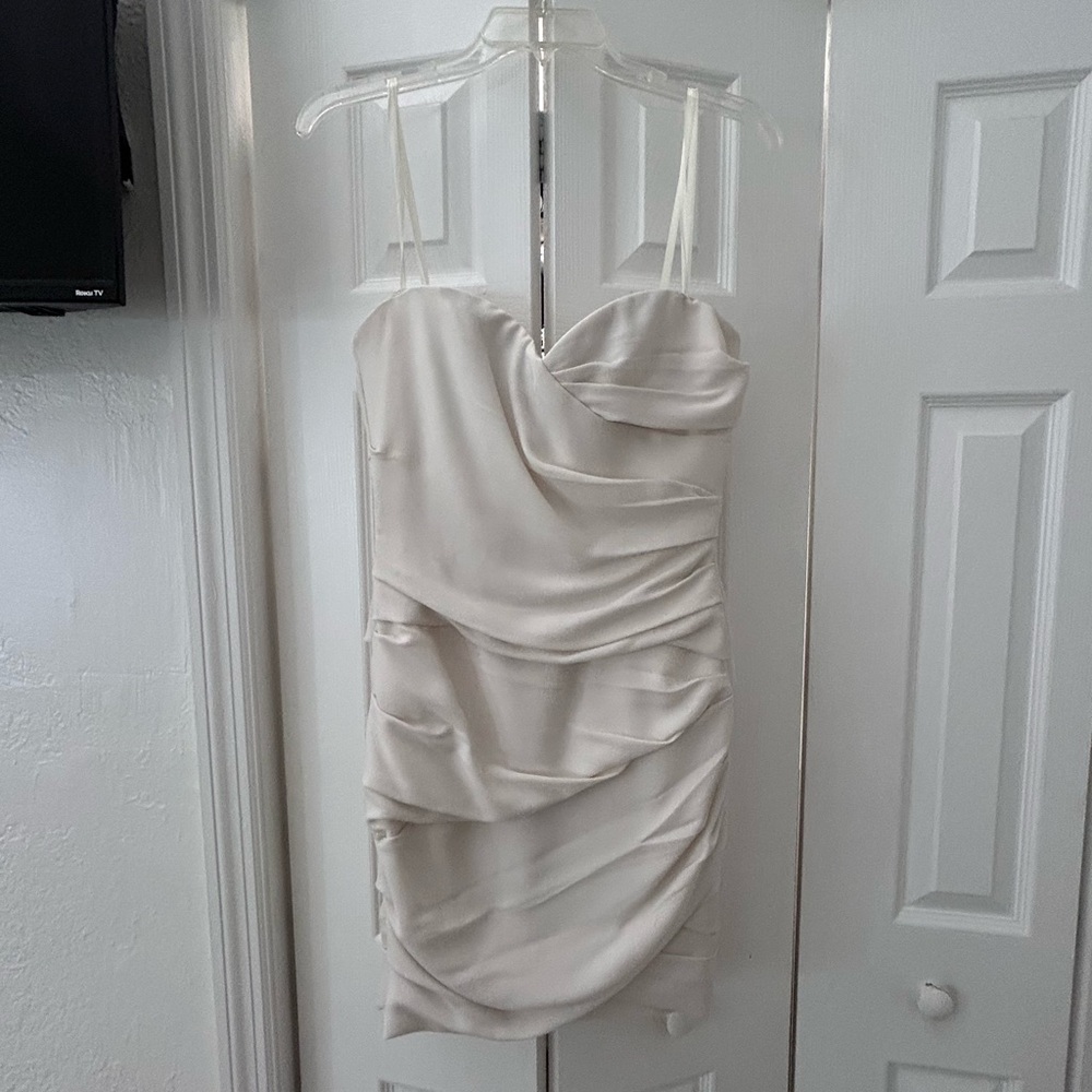 Elegant White Strapless Dress